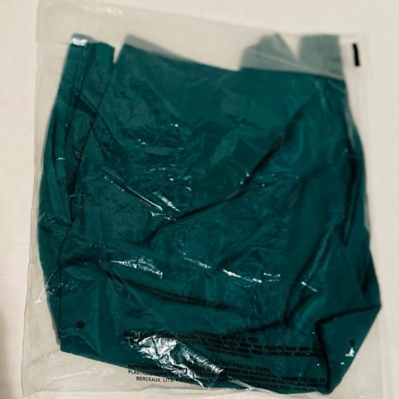 VS PINK NWT Holiday Pajama Set Tank Top & Flannel Boxy Shorts - Picture 3 of 12